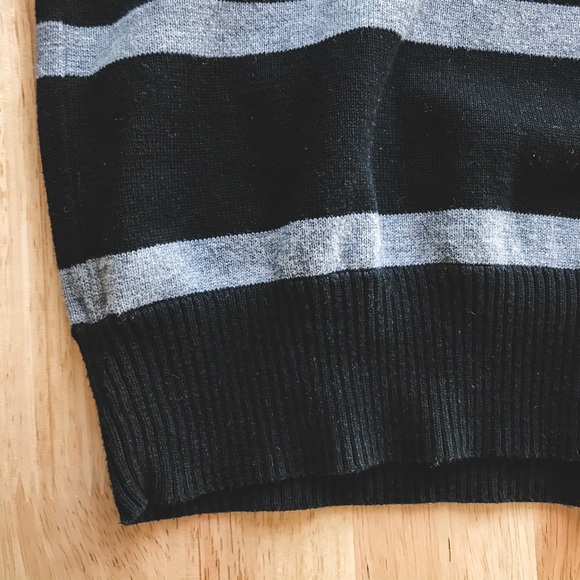 Old Navy - Men’s Black & Grey Striped Sweater - Picture 5 of 5